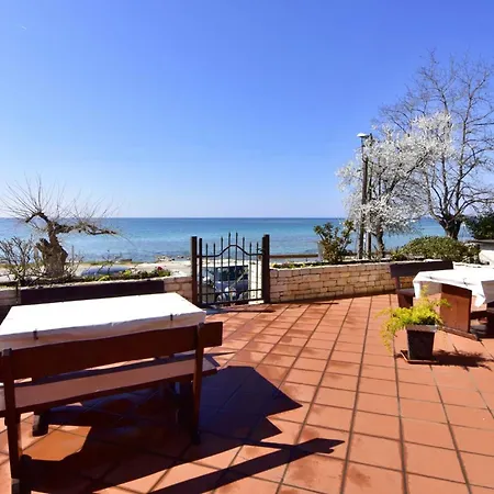 Cozy Beachside Retreat Zambratija (Istria)