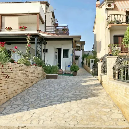 Cozy Beachside Retreat Апартаменты